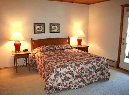 High Village Breezy Point Luaran gambar