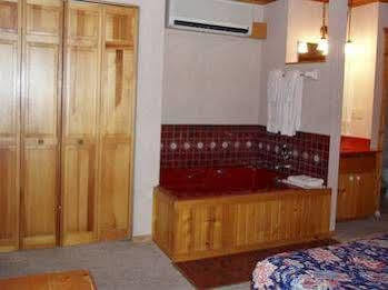 High Village Breezy Point Luaran gambar